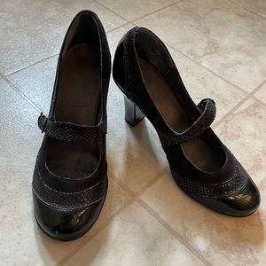 A2 by Aerosoles black pumps